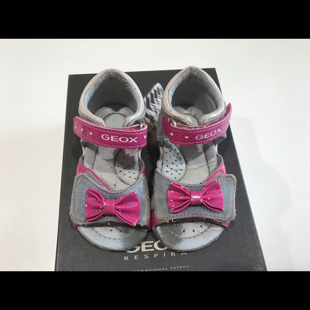🪴🪴GEOX RESPIRA Girl’s Authentic Geox Denim/ Leather Sandals, 4.5